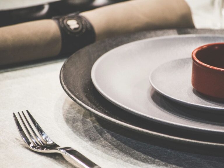 table setting napkin plates dinner